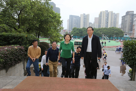 省人大副主任、省总工会主席刘莲玉视察学校 省人大副主任、省总工会主席刘莲玉视察学校