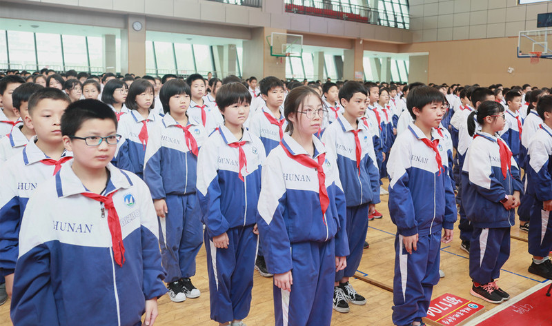 系红领巾.jpg