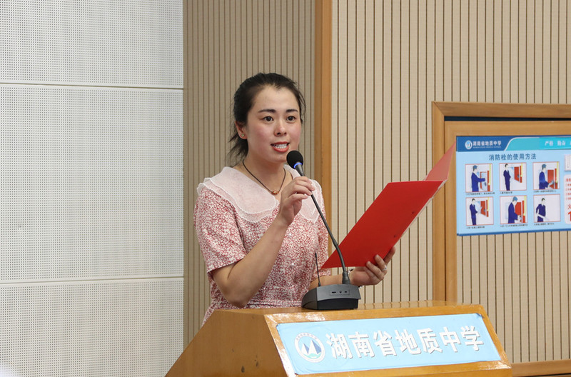 黄苗苗.jpg