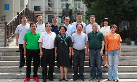 湖南省国土厅、湖南省地勘局领导来校参加2018年度教师节庆祝暨表彰大会