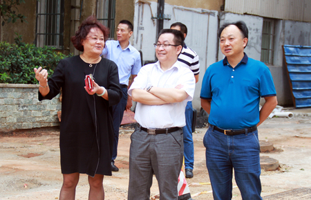 湖南省地勘局党组书记、局长叶爱斌同志来校视察工作。 湖南省地勘局党组书记、局长叶爱斌同志来校视察工作。