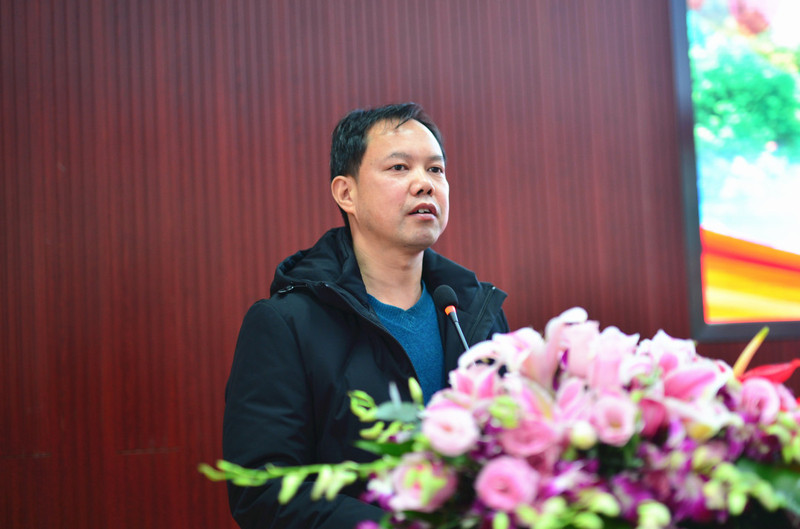 龙主任.jpg
